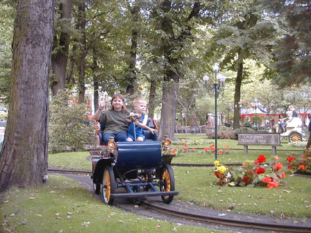 Howard & Beverley in the 'old fashined' car